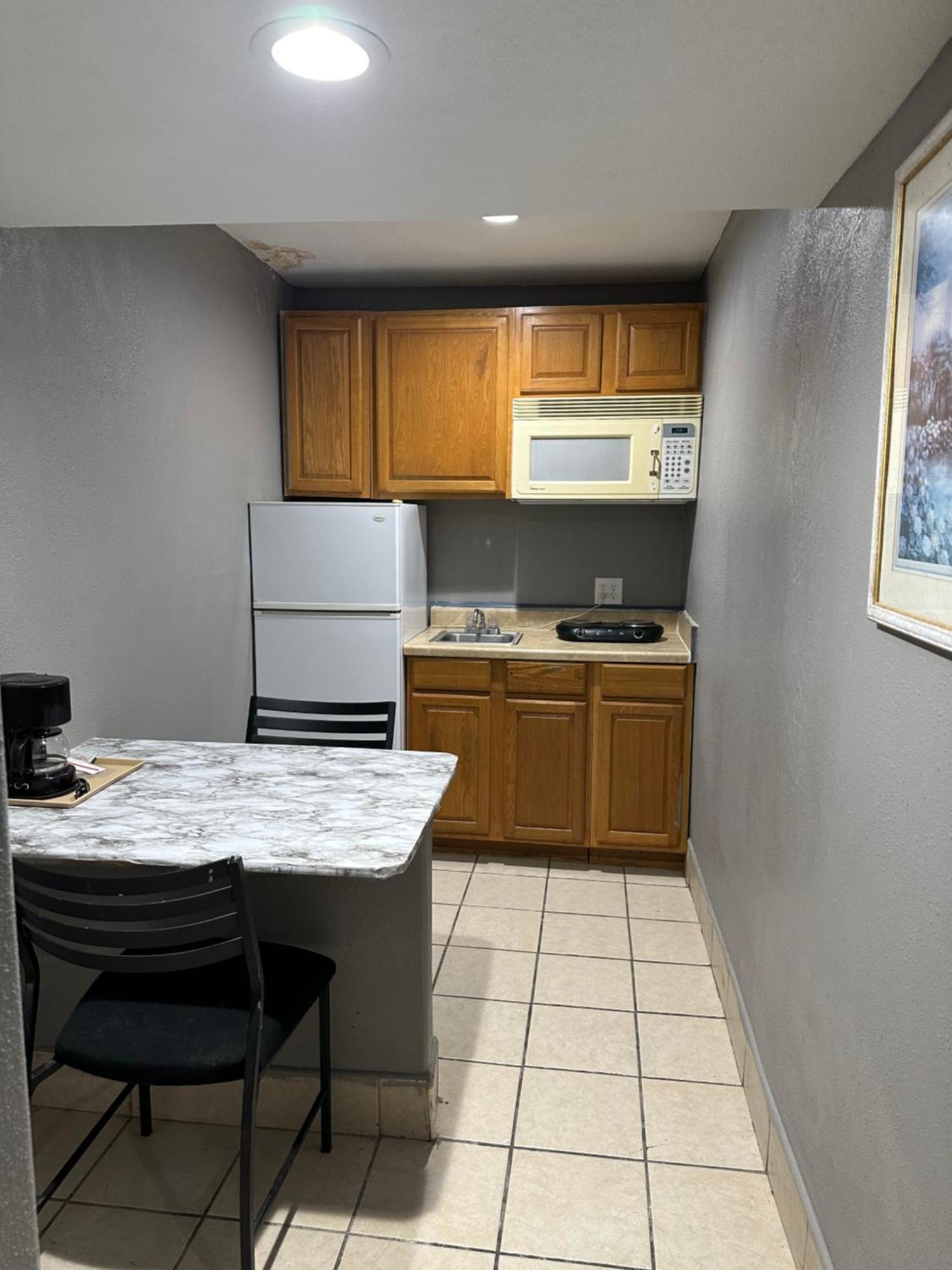 Americas Best Value Inn And Suites Groves Exteriör bild