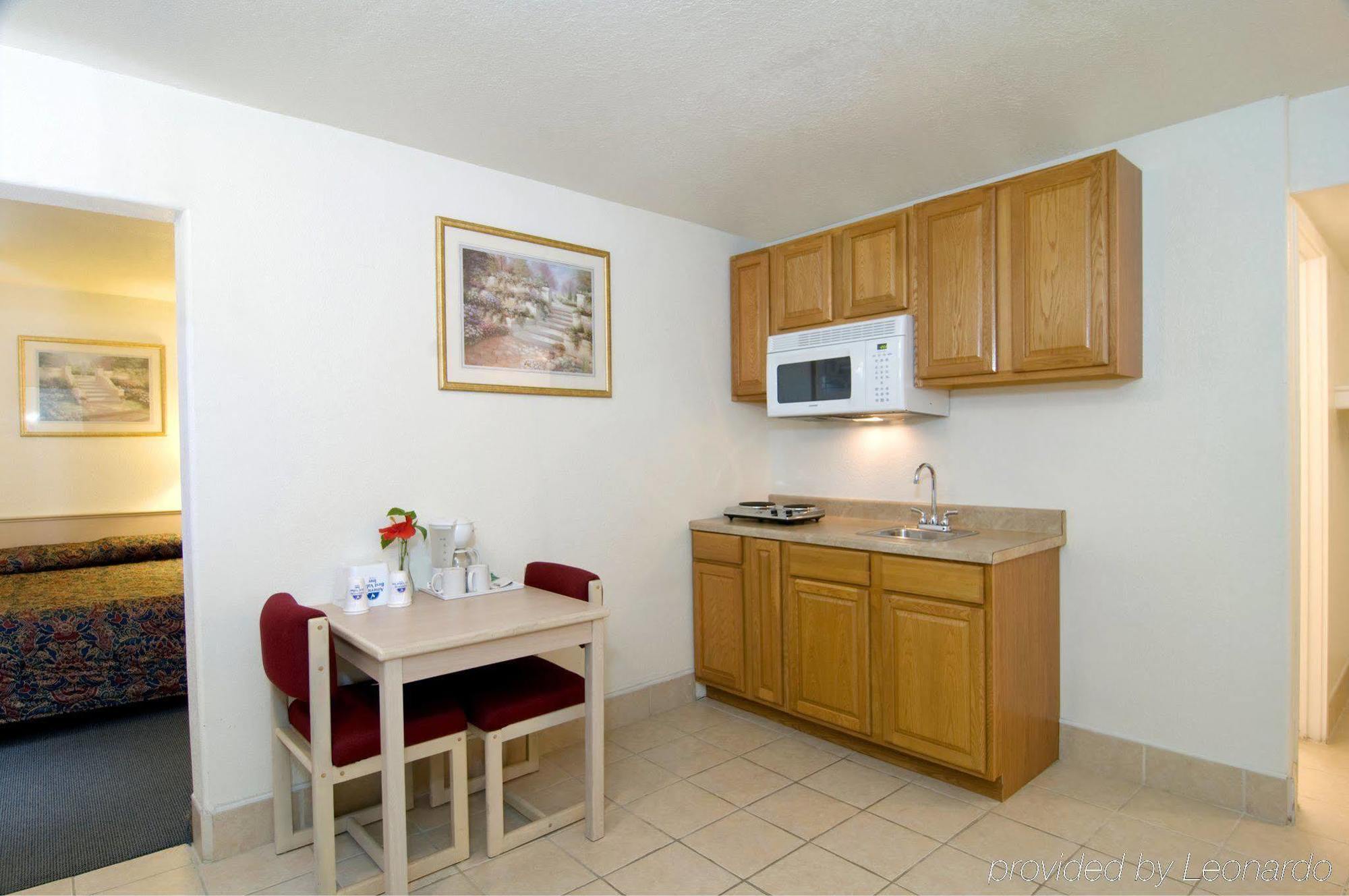 Americas Best Value Inn And Suites Groves Exteriör bild