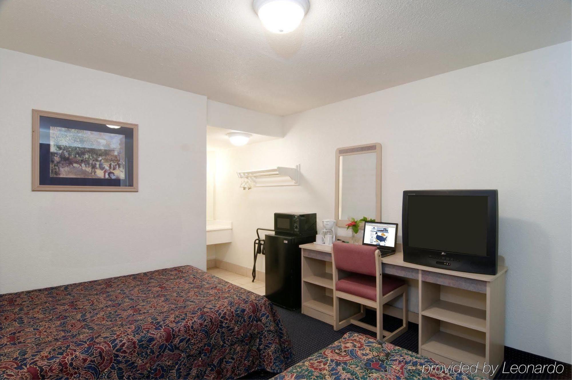 Americas Best Value Inn And Suites Groves Rum bild