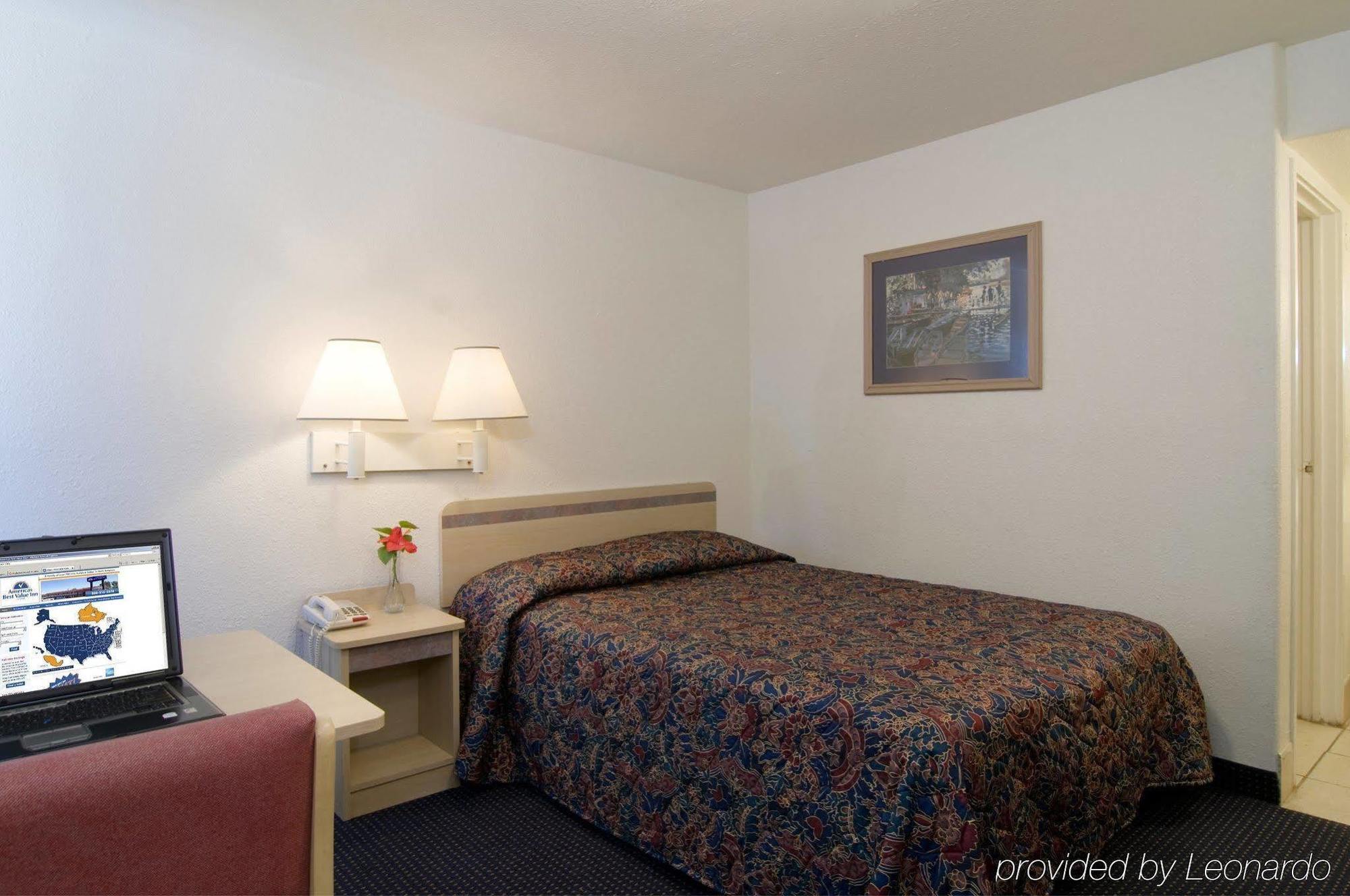 Americas Best Value Inn And Suites Groves Exteriör bild