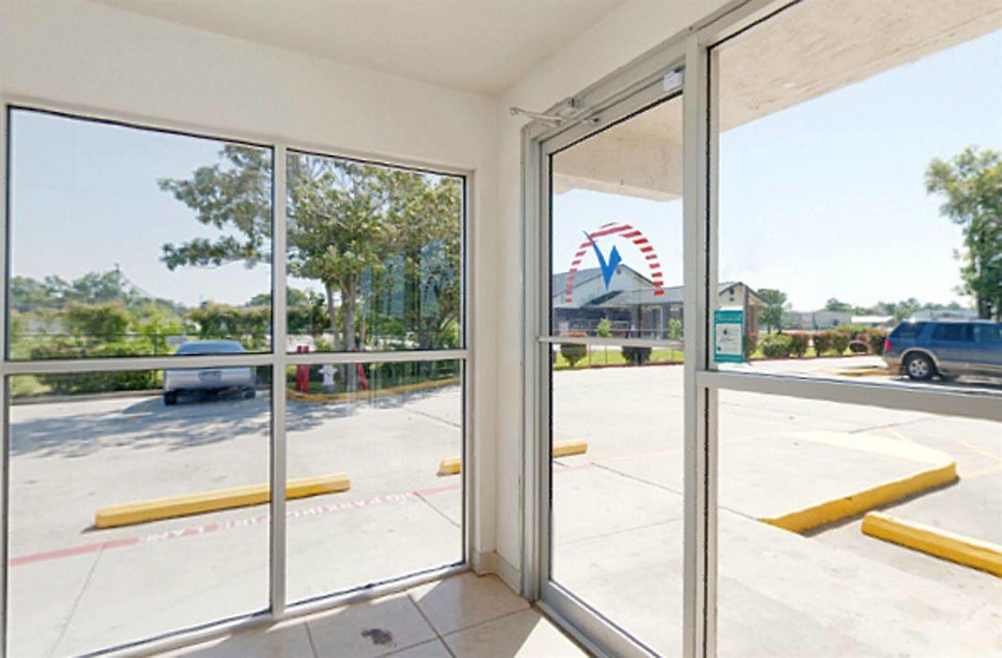 Americas Best Value Inn And Suites Groves Exteriör bild